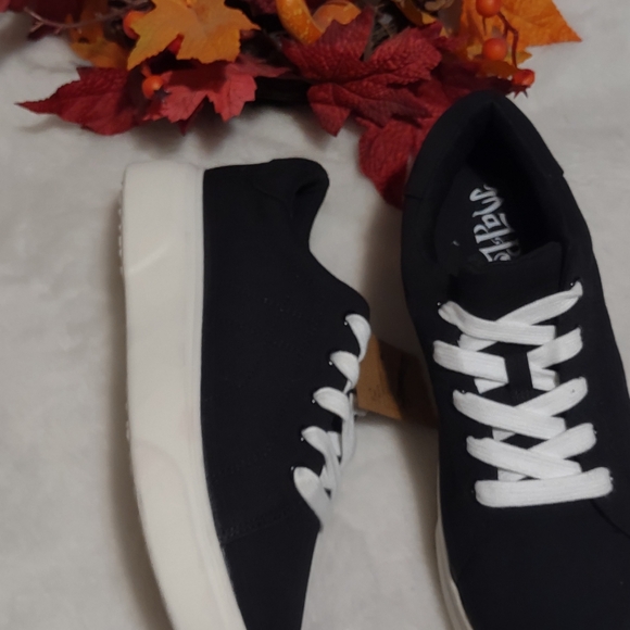 Like new condition shoes for women size 9 - Picture 2 of 7